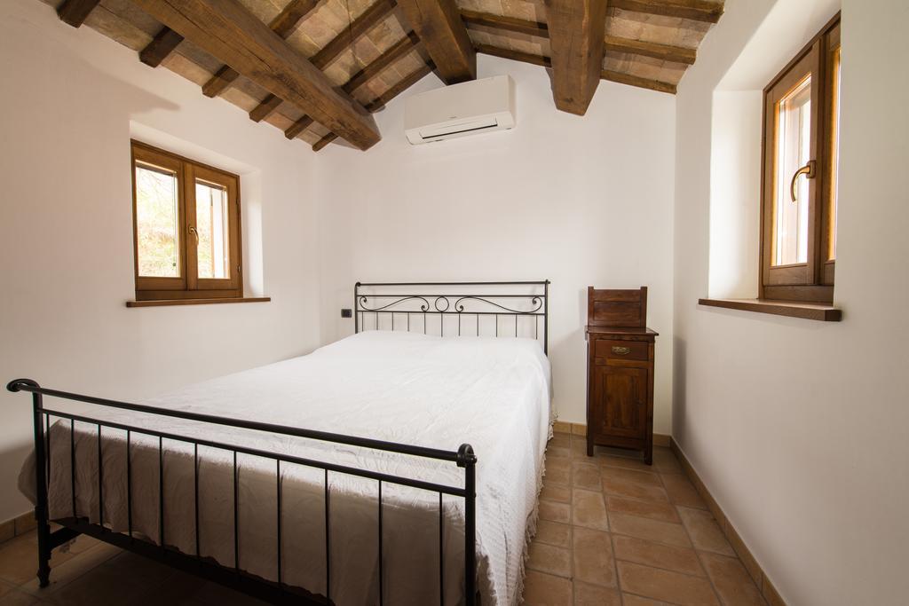 Casetta In Pietra Acqualagna Δωμάτιο φωτογραφία